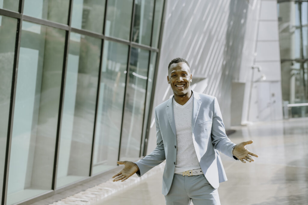 A man in a suit and tie standing outside